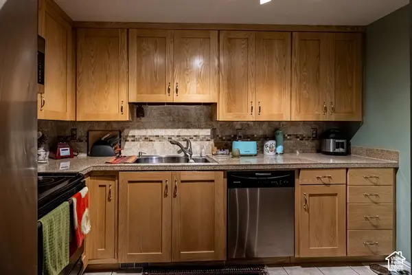 8144 S COTTONWOOD CIR E, Sandy, UT 84094