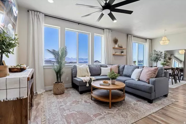 8112 N CLYDESDALE DR E, Eagle Mountain, UT 84005