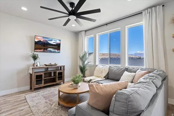 8112 N CLYDESDALE DR E, Eagle Mountain, UT 84005