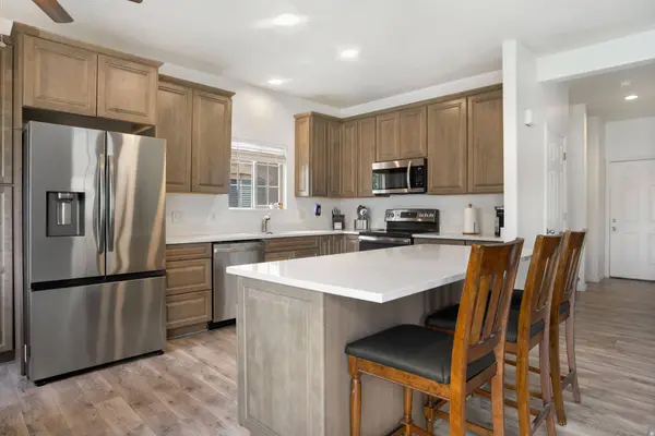 1898 W POINTE MEADOW LOOP, Lehi, UT 84048