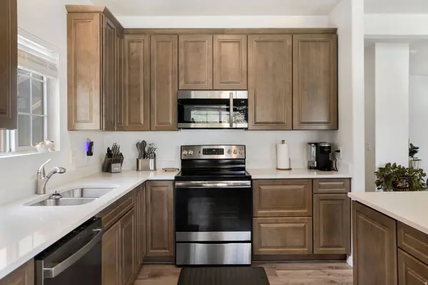 1898 W POINTE MEADOW LOOP, Lehi, UT 84048
