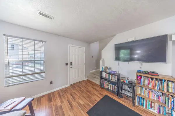 2011 N 2095 W, Clinton, UT 84015