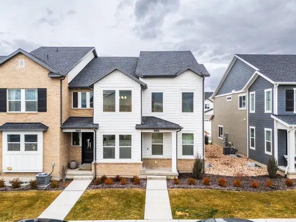 New Listing Spotlight: Stunning Townhome with Mountain Views in Saratoga Springs