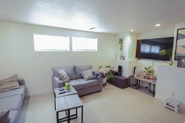 9640 S FLINT DR, Sandy, UT 84094