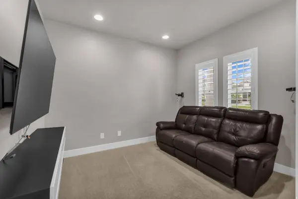 10562 S STURGEON DR, South Jordan, UT 84009