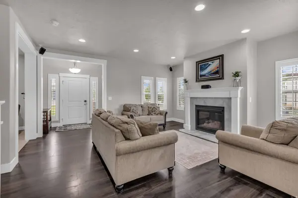 10562 S STURGEON DR, South Jordan, UT 84009