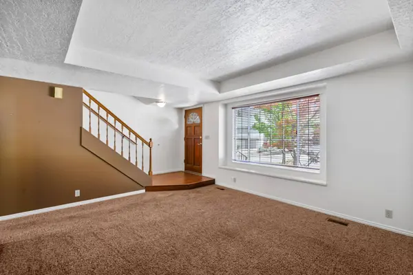 6896 HILLSIDE VILLAGE CIR, Cottonwood Heights, UT 84121
