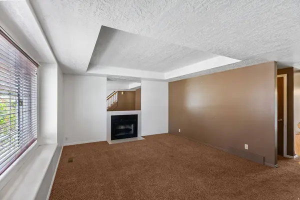 6896 HILLSIDE VILLAGE CIR, Cottonwood Heights, UT 84121