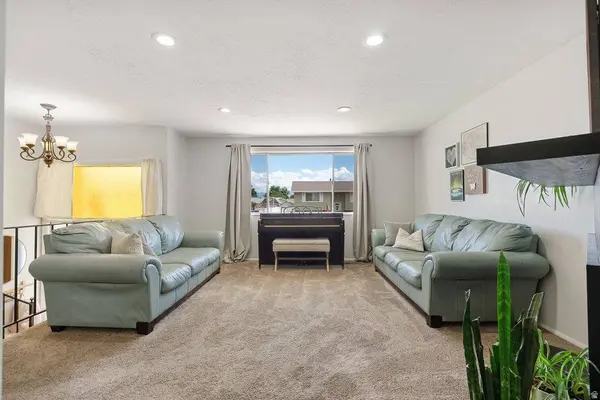2920 S PATRICIA CIR W, Magna, UT 84044