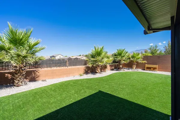 411 N SAGE DR, Washington, UT 84780