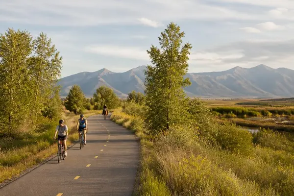 Living in West Bountiful, Utah: An Honest Guide from a Local Realtor,Julie Burningham