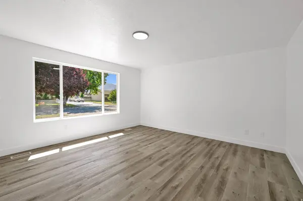 958 N 2075 W, Farr West, UT 84404