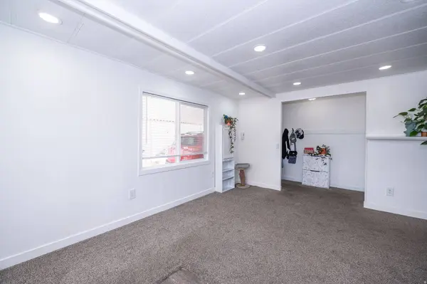 2600 N HILL FIELD RD #5, Layton, UT 84041
