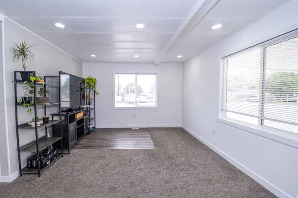 2600 N HILL FIELD RD #5, Layton, UT 84041