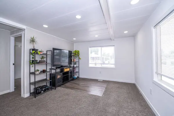 2600 N HILL FIELD RD #5, Layton, UT 84041
