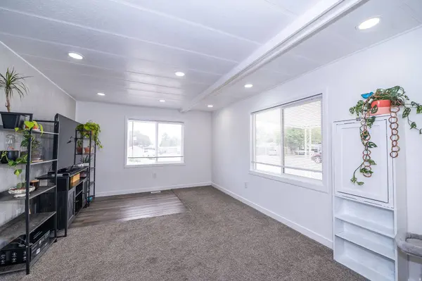 2600 N HILL FIELD RD #5, Layton, UT 84041