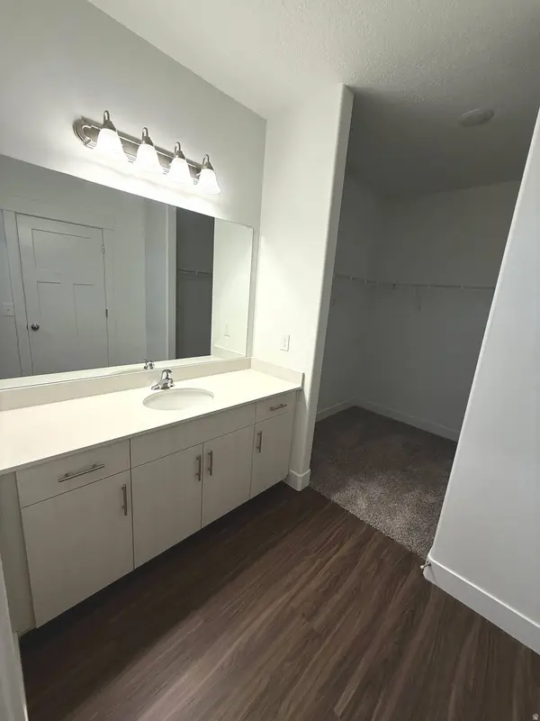 912 N HEMSWORTH WAY #201, Saratoga Springs, UT 84045
