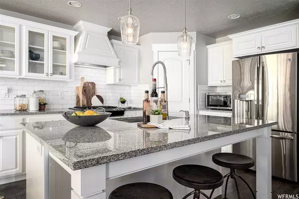 9034 N Mt Airey Dr, Eagle Mountain, UT 84005-4605