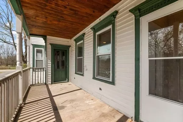 41 Elm St, Auburn, MA 01501