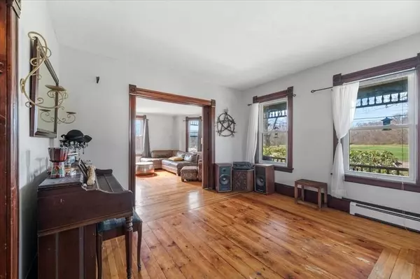 41 Elm St, Auburn, MA 01501