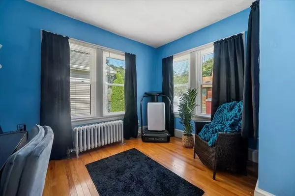 7 Turner St, Springfield, MA 01108