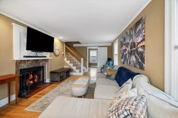 62 School St, Auburn, MA 01501