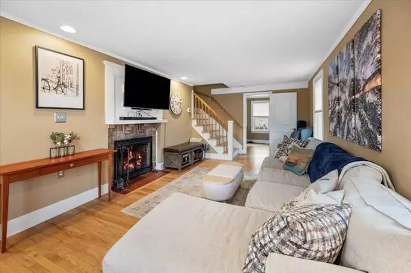 62 School St, Auburn, MA 01501