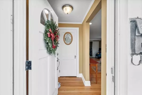 62 School St, Auburn, MA 01501