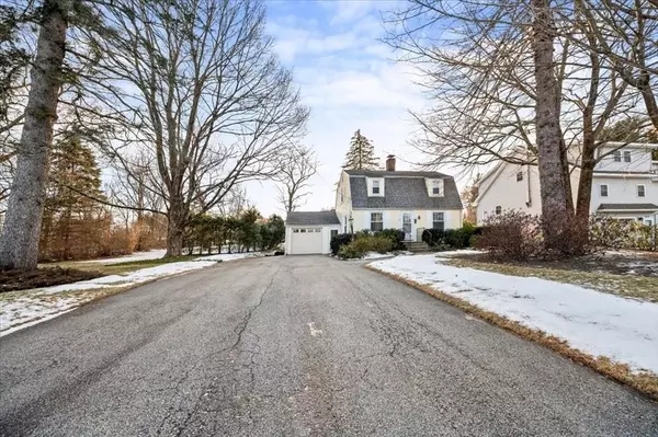 62 School St, Auburn, MA 01501