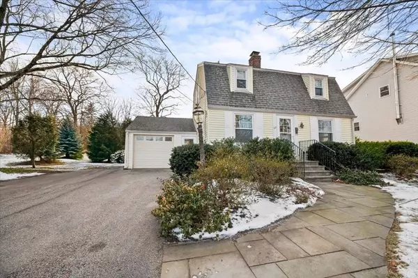 62 School St, Auburn, MA 01501