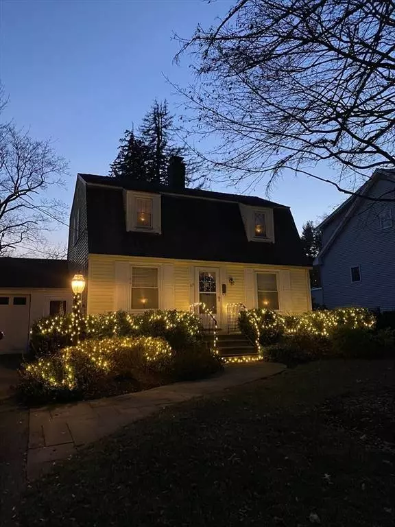 62 School St, Auburn, MA 01501