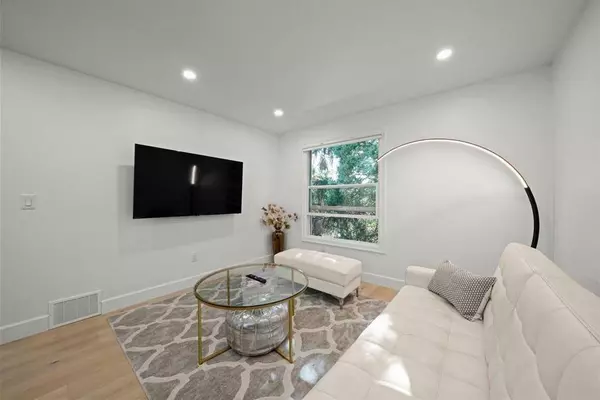 1620 Mclean DR, Vancouver, BC V5L 3P3