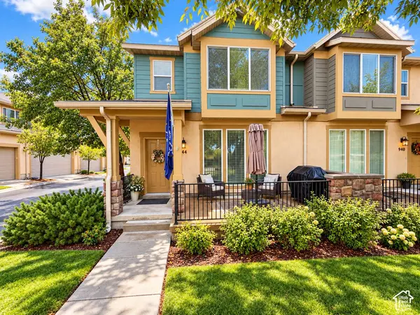 944 W WILLOW GREEN WAY