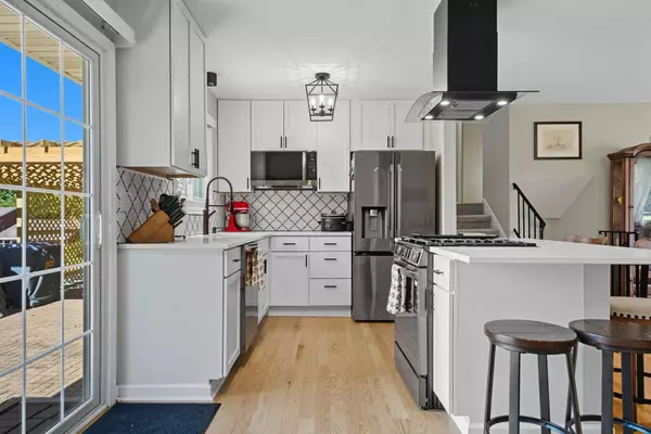 9549 Yorkshire LN, Eden Prairie, MN 55347