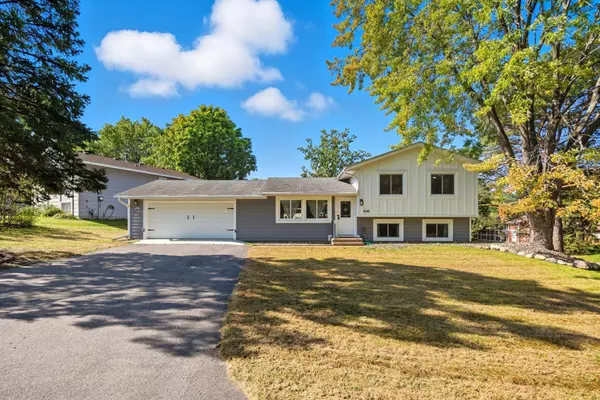 9549 Yorkshire LN, Eden Prairie, MN 55347