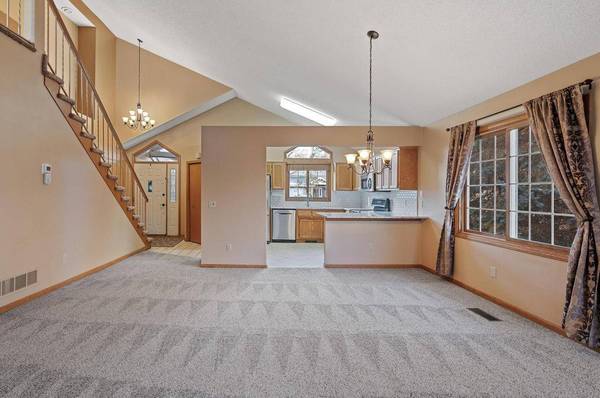 2909 Devonshire CIR #E, Woodbury, MN 55125