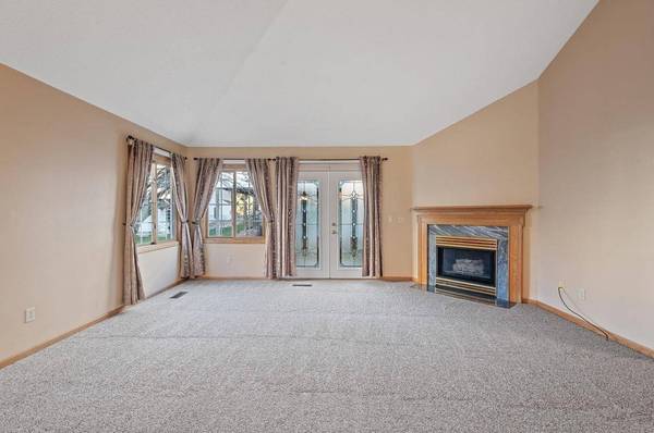 2909 Devonshire CIR #E, Woodbury, MN 55125