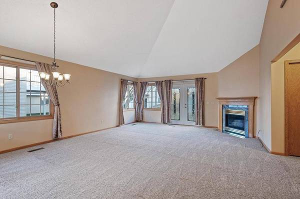 2909 Devonshire CIR #E, Woodbury, MN 55125