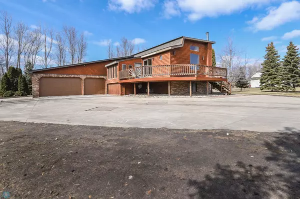 5621 33rd ST S, Fargo, ND 58104