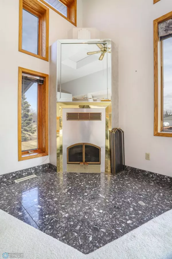 5621 33rd ST S, Fargo, ND 58104