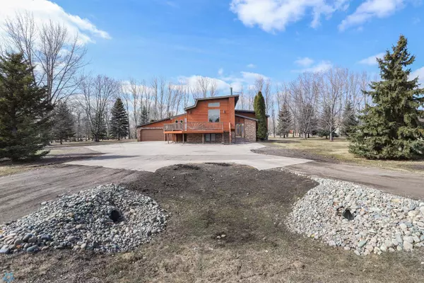 5621 33rd ST S, Fargo, ND 58104