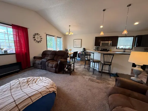 313 5th ST E, Horace, ND 58047
