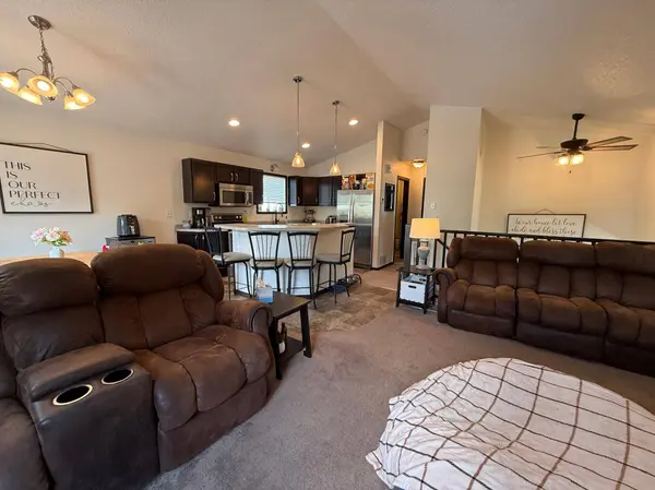 313 5th ST E, Horace, ND 58047
