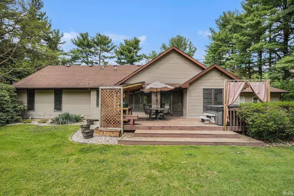 11116 Dragoon Trail, Mishawaka, IN 46544-9730