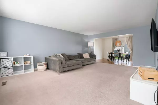 1927 Miniature Rose Lane, Mishawaka, IN 46544-5895