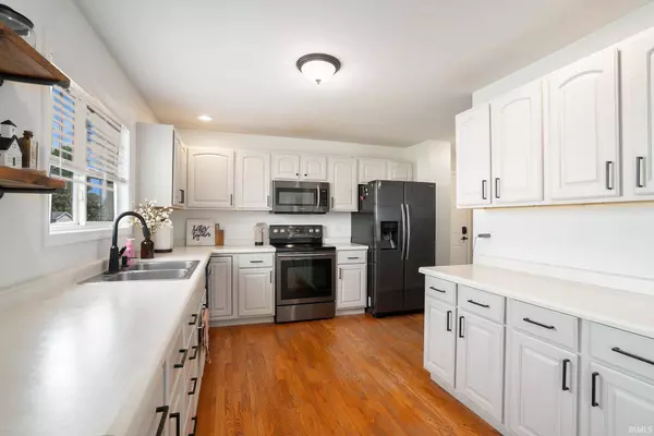 1927 Miniature Rose Lane, Mishawaka, IN 46544-5895