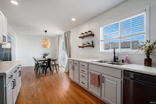 1927 Miniature Rose Lane, Mishawaka, IN 46544-5895