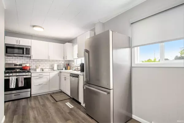 2734 Hawthorne Street, Elkhart, IN 46517-1093