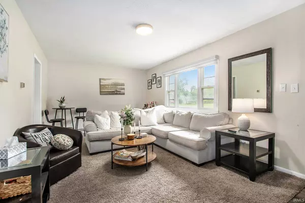 2734 Hawthorne Street, Elkhart, IN 46517-1093