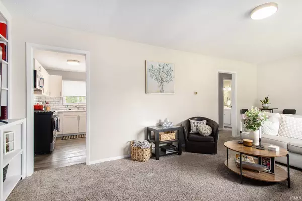 2734 Hawthorne Street, Elkhart, IN 46517-1093